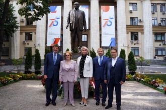 Генеральный директор ФМБЦ им. А.И. Бурназяна ФМБА России А.С. Самойлов принял участие в церемонии открытия памятника Е.П. Славскому