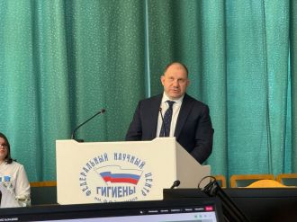 Директор ФМБЦ им.А.И.Бурназяна ФМБА России А.С. Самойлов поздравил журнал «Гигиена и санитария» со 115-летием