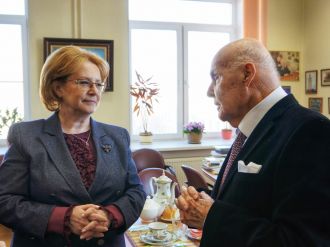 Вероника Скворцова поздравила с днем рождения почётного президента ФМБЦ им. А.И. Бурназяна академика Леонида Андреевича Ильина