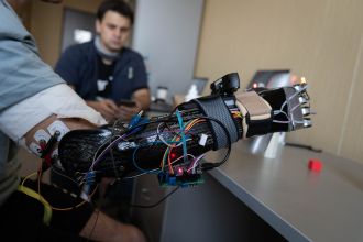 ФМБА России и исследовательский центр «Моторика» создадут Центр кибернетической медицины и нейропротезирования