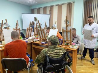 Для военнослужащих, находящихся на лечении и реабилитации в Центре, провели арт-терапию