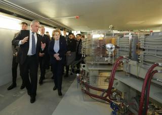 Генеральный директор ФМБЦ им. А.И. Бурназяна А.С. Самойлов организовал экскурсию по ФВЦМР для министра здравоохранения РФ В. Ю. Скворцовой.