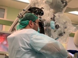 Нейрохирурги ФМБЦ им. А.И. Бурназяна ФМБА России провели операцию по удалению опухоли через микродоступ диаметром всего 14 миллиметров