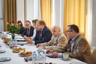 В ФМБЦ им. А.И. Бурназяна торжественно отметили Праздник весны и труда и наступающий День Победы!