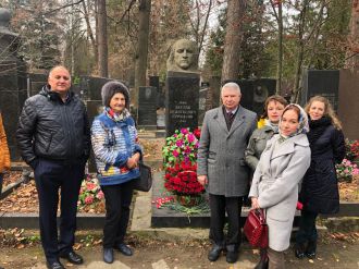 Сотрудники Центра и ФМБА России почтили память Аветика Бурназяна