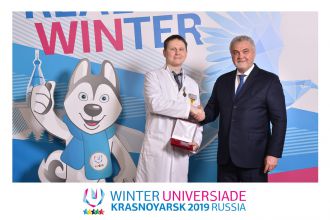 Руководитель ФМБА России Владимир Уйба вручил ведомственные награды специалистам сводного медицинского отряда Федерального медико-биологического агентства за медицинское обеспечение XXIX Всемирной зимней универсиады 2019 года в Красноярске