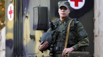 Правительство продлило действие мер соцподдержки для медицинских работников, оказывающих помощь участникам СВО