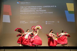 Заведующий отделом экспериментальной радиобиологии и радиационной медицины  профессор  А.Н. Осипов принял участие в работе 12-ой Международной конференции по мутагенам окружающей среды, которая состоялась в г. Сеул (Южная Корея)  12-16 ноября 2017г.