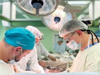 Уникальная высокотехнологичная помощь бойцам СВО: врачи ГНЦ ФМБЦ им.А.И.Бурназяна ФМБА России провели первую в стране операцию неоперабельной опухоли ветерану боевых действий