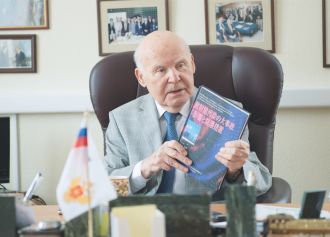 Почётному президенту ФМБЦ им. А.И. Бурназяна ФМБА России, академику Леониду Андреевичу Ильину - 92!