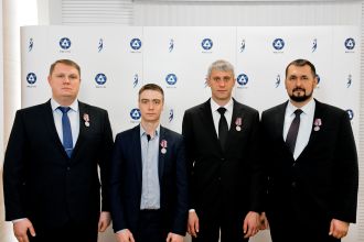 12 декабря в ГК «Росатом» состоялось торжественное награждение врачей ФМБЦ им. А.И. Бурназяна ФМБА России знаками отличия Госкорпорации «Росатом» II степени за вклад в развитие атомной отрасли