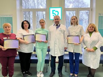 Генеральный директор ФМБЦ им.А.И. Бурназяна поздравил многодетных матерей Центра