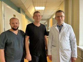 Хирурги ФМБЦ им.А.И. Бурназяна спасли жизнь военному летчику, проведя ему уникальную операцию по удалению паразитарного рака