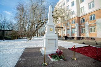 В ФМБЦ им. А.И. Бурназяна ФМБА России состоялось торжественное  открытие памятника «Первопроходцам в радиационной медицине от благодарных потомков»