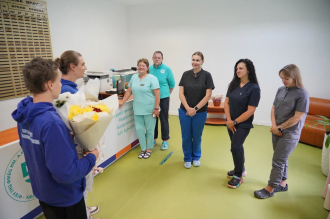 Активисты "Молодой Гвардии" поздравили сотрудников Центра с Днем медицинского работника