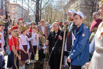Ординаторы и аспиранты МБУ ИНО ФМБЦ им.А.И. Бурназяна приняли участие в патриотической акции «Сирень Победы»