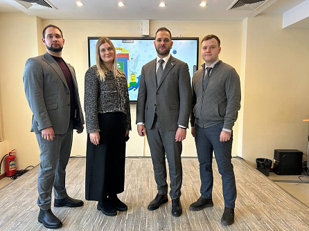 Научный сотрудник ГНЦ ФМБЦ им.А.И.Бурназяна ФМБА России на встрече с депутатом Госдумы Александром Мажугой