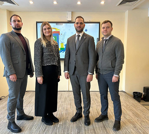 Научный сотрудник ГНЦ ФМБЦ им.А.И.Бурназяна ФМБА России на встрече с депутатом Госдумы Александром Мажугой