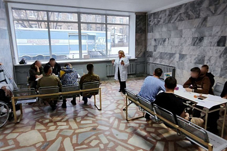 В ФМБЦ им.А.И. Бурназяна ФМБА России состоялся тренинг по антистрессовому дыханию для военнослужащих, которые находятся на лечении и реабилитации в Центре