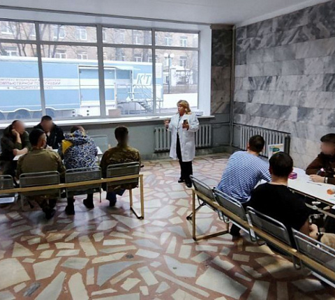 В ФМБЦ им.А.И. Бурназяна ФМБА России состоялся тренинг по антистрессовому дыханию для военнослужащих, которые находятся на лечении и реабилитации в Центре