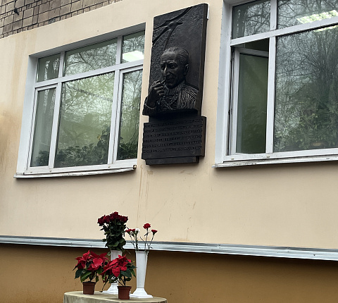 Генеральный директор ГНЦ ФМБЦ им.А.И. Бурназяна ФМБА России Александр Самойлов принял участие в открытии мемориальной доски выдающемуся ученому-медику Александру Фриденштейну