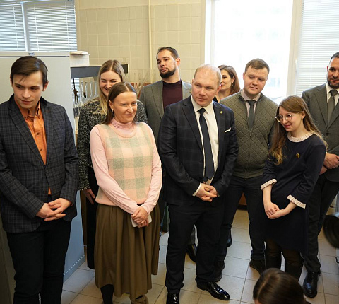 Научный сотрудник ГНЦ ФМБЦ им.А.И.Бурназяна ФМБА России на встрече с депутатом Госдумы Александром Мажугой