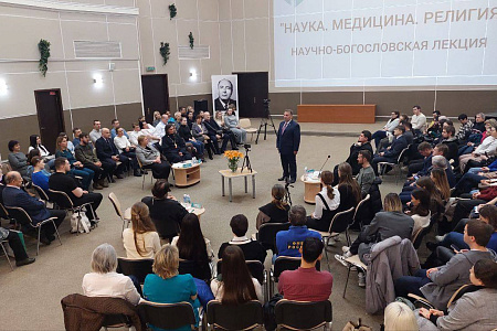 Протоиерей Андрей Ткачев встретился со специалистами ФМБЦ им. А.И. Бурназяна ФМБА России