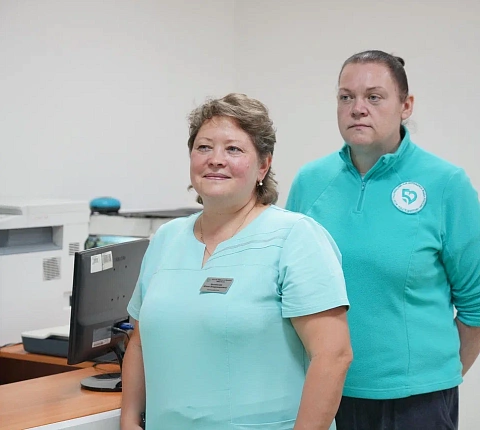 Активисты "Молодой Гвардии" поздравили сотрудников Центра с Днем медицинского работника