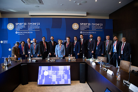 Вероника Скворцова поздравила коллектив ФМБА России с 76-летием