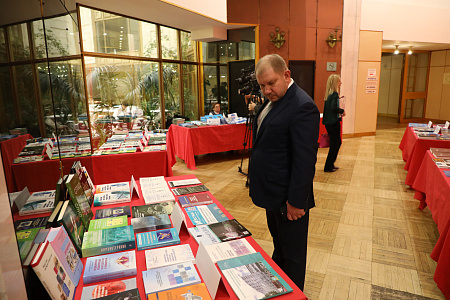 «За вклад в науку»: коллектив ГНЦ ФМБЦ им.А.И. Бурназяна удостоился благодарности за разработку и внедрение инновационных технологий