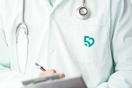 Врачи Федерального медицинского биофизического центра им. А.И.Бурназяна ФМБА России спасли пациента, который много лет ходил с растущей опухолью