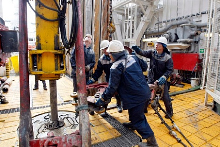 Бюджет РФ в августе дополнительно получит 359,5 млрд рублей нефтегазовых доходов