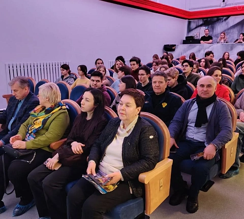 Сотрудники ГНЦ ФМБЦ им. А.И. Бурназяна ФМБА России приняли участие в киновечере «Имя тебе — Победитель», посвящённом Дню защитника Отечества.