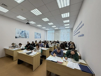 В Медико-биологическом университете инноваций и непрерывного образования успешно прошел кандидатский экзамен по иностранному языку