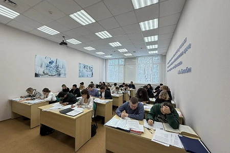 В Медико-биологическом университете инноваций и непрерывного образования успешно прошел кандидатский экзамен по иностранному языку