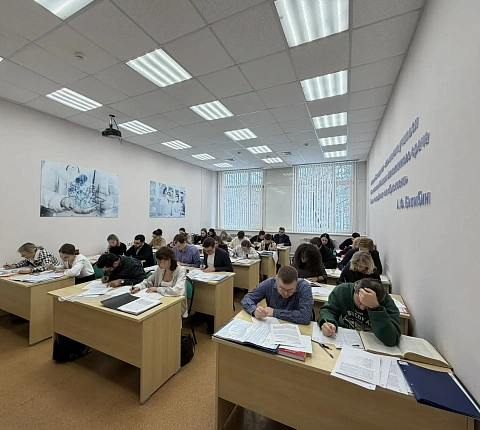 В Медико-биологическом университете инноваций и непрерывного образования успешно прошел кандидатский экзамен по иностранному языку