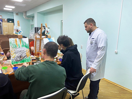 Для военнослужащих, находящихся на лечении и реабилитации в Центре, провели арт-терапию
