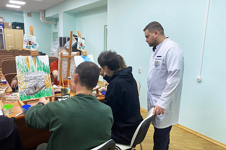 Для военнослужащих, находящихся на лечении и реабилитации в Центре, провели арт-терапию