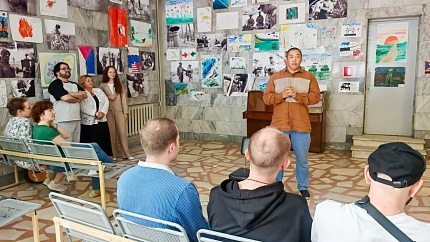 Музыка, тепло и слова поддержки: артисты театра «Et Cetera» встретились с участниками СВО в Центре Бурназяна
