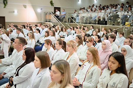 Руководитель ФМБА России Вероника Скворцова поздравила с Днем знаний ординаторов и аспирантов ФМБЦ им. А.И. Бурназяна