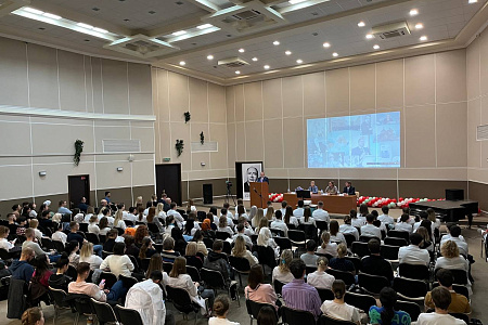 Генеральный директор ГНЦ ФМБЦ им. А.И. Бурназяна ФМБА России Александр Самойлов встретился с ординаторами и аспирантами  МБУ ИНО