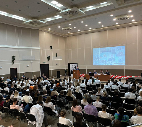 Генеральный директор ГНЦ ФМБЦ им. А.И. Бурназяна ФМБА России Александр Самойлов встретился с ординаторами и аспирантами  МБУ ИНО