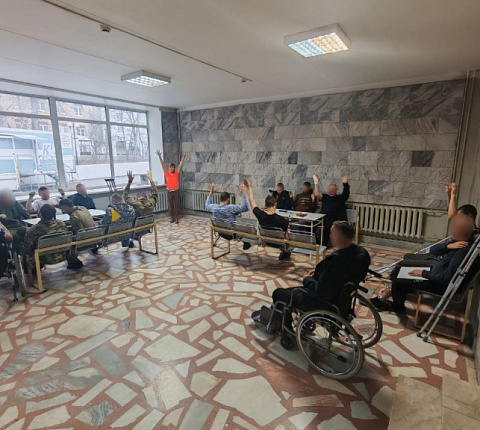 В ФМБЦ им.А.И. Бурназяна ФМБА России состоялся тренинг по антистрессовому дыханию для военнослужащих, которые находятся на лечении и реабилитации в Центре