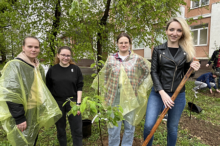 Сотрудники Центра присоединились к патриотической акции "Сады Победы"