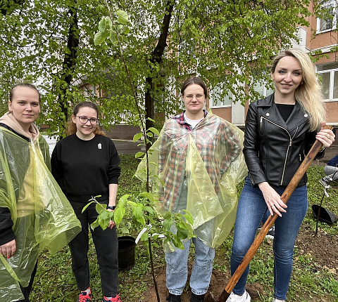 Сотрудники Центра присоединились к патриотической акции "Сады Победы"
