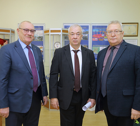 В ФМБЦ им. А.И. Бурназяна ФМБА России состоялось торжественное  открытие памятника «Первопроходцам в радиационной медицине от благодарных потомков»