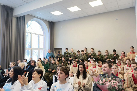 Коллектив ГНЦ ФМБЦ им.А.И.Бурназяна ФМБА России поздравил ветерана Центра Валентину Минаева со 105-летним юбилеем