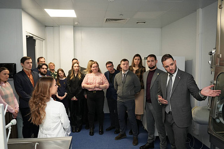 Научный сотрудник ГНЦ ФМБЦ им.А.И.Бурназяна ФМБА России на встрече с депутатом Госдумы Александром Мажугой