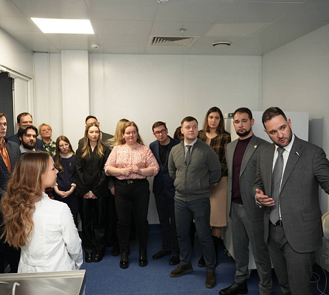 Научный сотрудник ГНЦ ФМБЦ им.А.И.Бурназяна ФМБА России на встрече с депутатом Госдумы Александром Мажугой