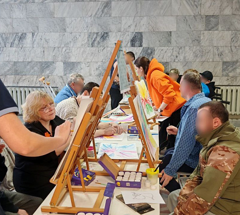 Для военнослужащих, находящих на лечении и реабилитации в ГНЦ ФМБЦ им.А.И.Бурназяна ФМБА России, прошел сеанс арт-терапии 